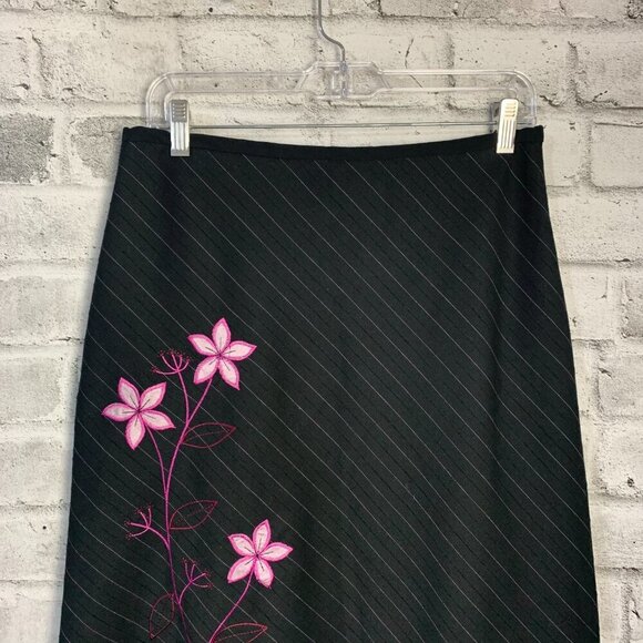 Vintage 90s Black Pinstripe Embroidered Flowers Knee Length A-Line Skirt - Picture 2 of 12